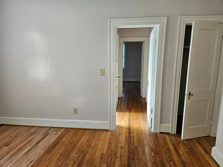205 E 8th St SW #2 — Photo 6