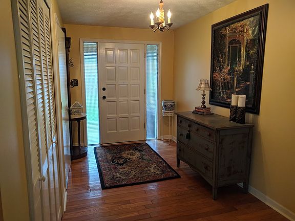Entry / Foyer 