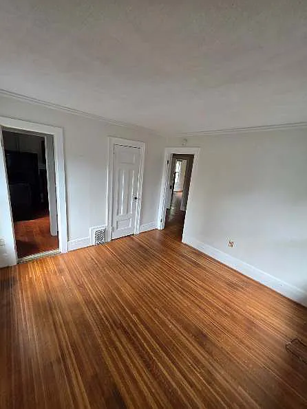 3 bed, 1000 sqft, $1,950 — Photo 3