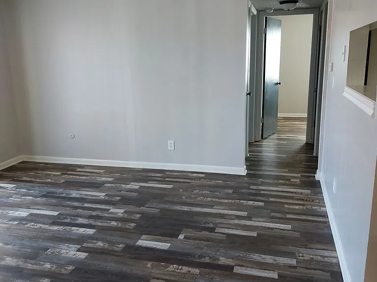 2250 S Oliver Ave — Photo 46