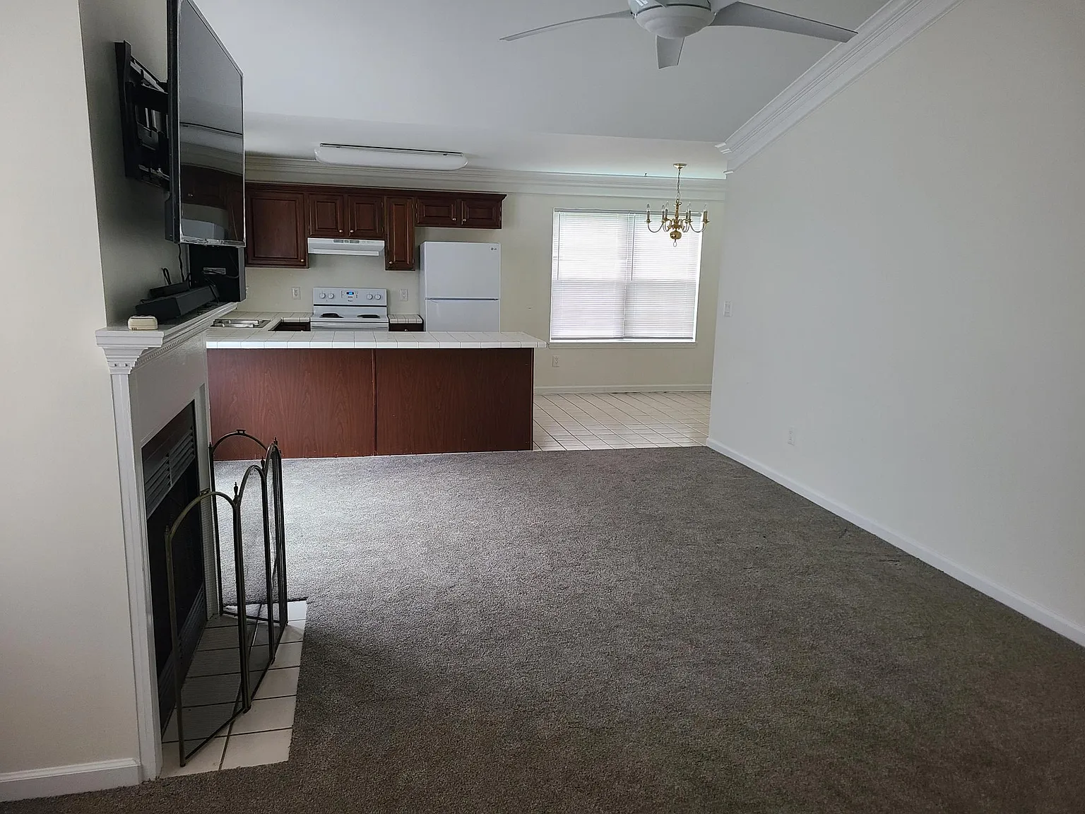 2 bed, 1250 sqft, $1,600 — Photo 3
