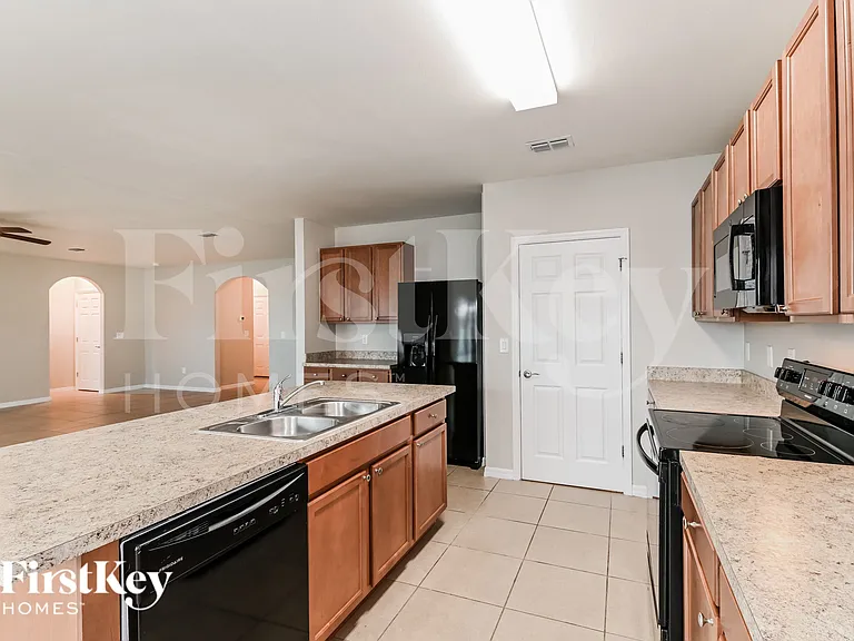 614 SW 25th Ln — Photo 7