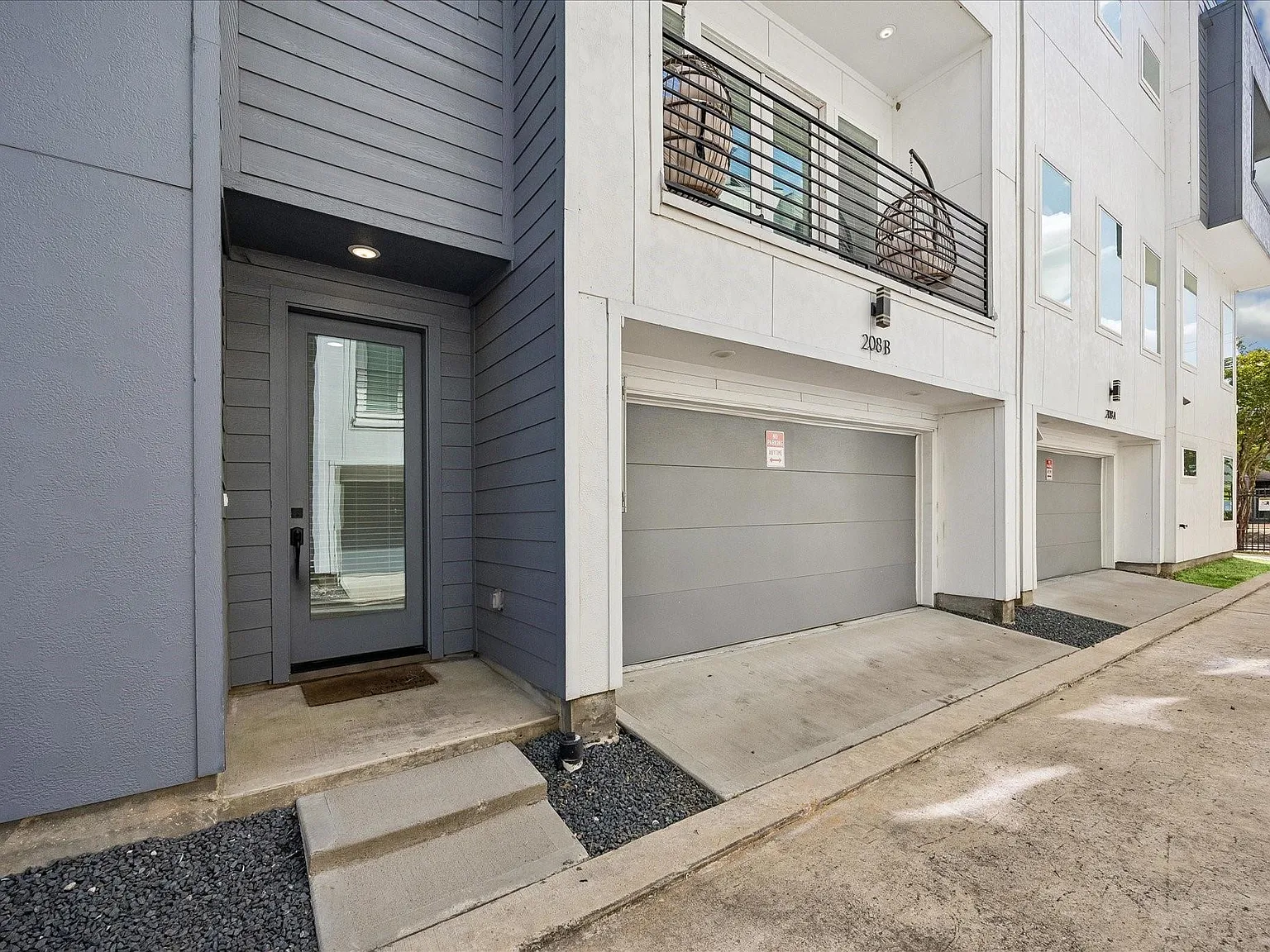 3 bed, 3.5 bath, 2366 sqft, $3,000 — Photo 4