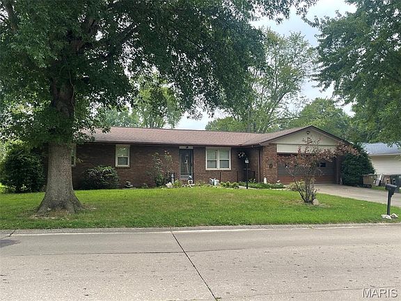 2nd image of 3126 Wisteria Dr