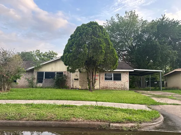 913 Palmetto Dr, Pasadena, TX 77506