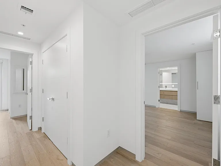 714 NE 14th Ave #102 — Photo 19