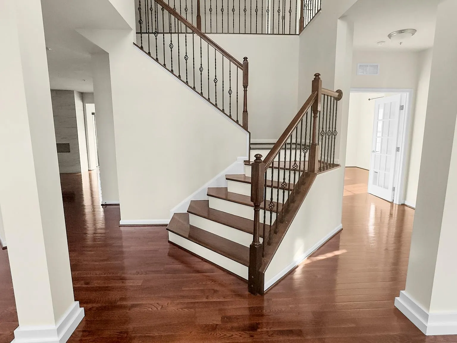 5 bed, 4.5 bath, 3472 sqft, $4,650 — Photo 3