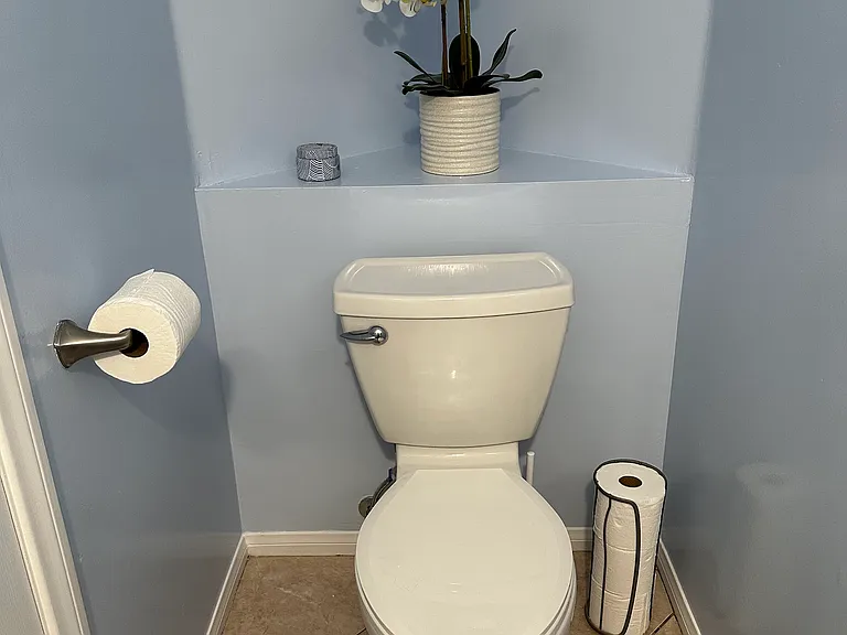 405 Lexington Cir — Photo 11
