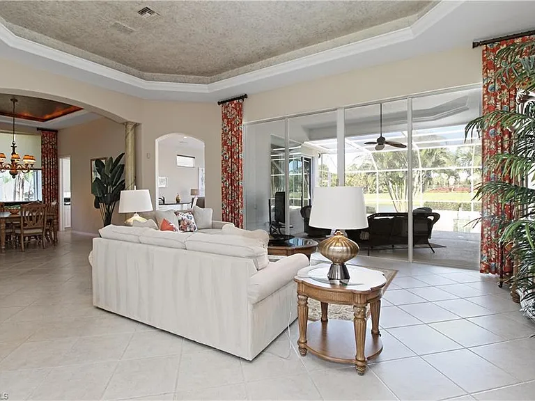 1901 Winding Oaks Way — Photo 8
