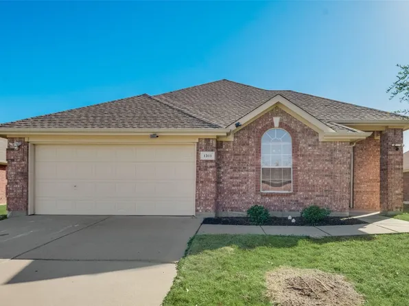 1311 Lake Forest Dr, Grand Prairie, TX 75052