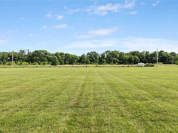 3rd image of 8861 Farm Road 2212