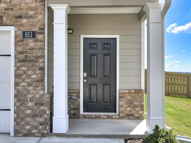 811 Grovebury Ct — Photo 2