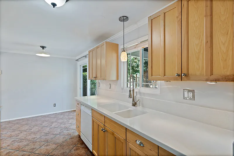 3 bed, 1.0 bath, 1440 sqft, $3,500 — Photo 4