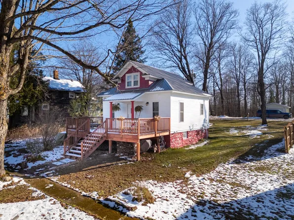 707 Plymouth Rd, Wakefield, MI 49968