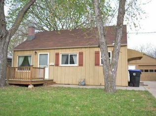 1826 SW Moundview Dr, Topeka, KS 66604