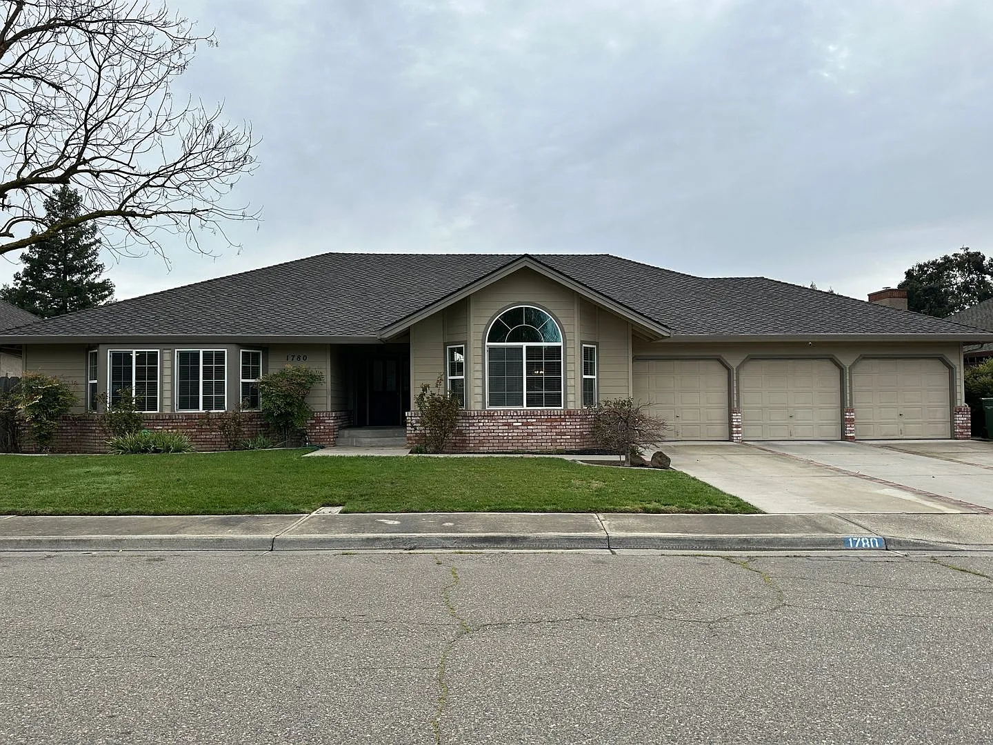 Turlock/Pool/3- Car garage — Photo 2