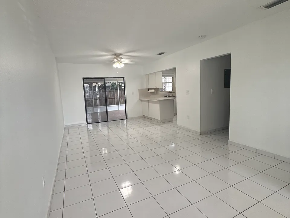 8307 SW 10th Ter