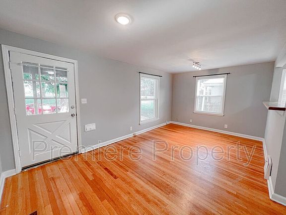 3rd image of 7621 Wyandotte St