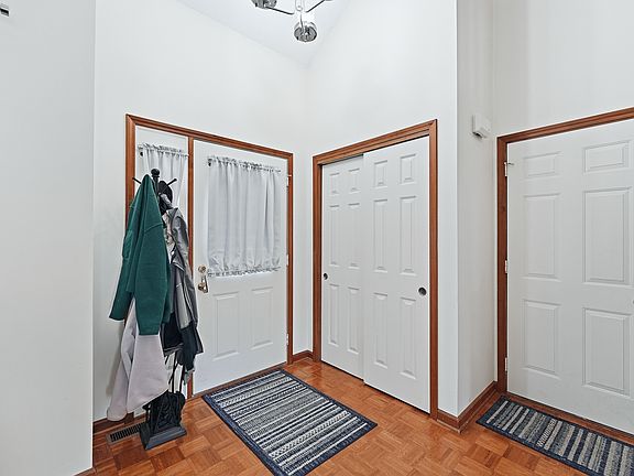 5th image of 8749 Carriage Ln