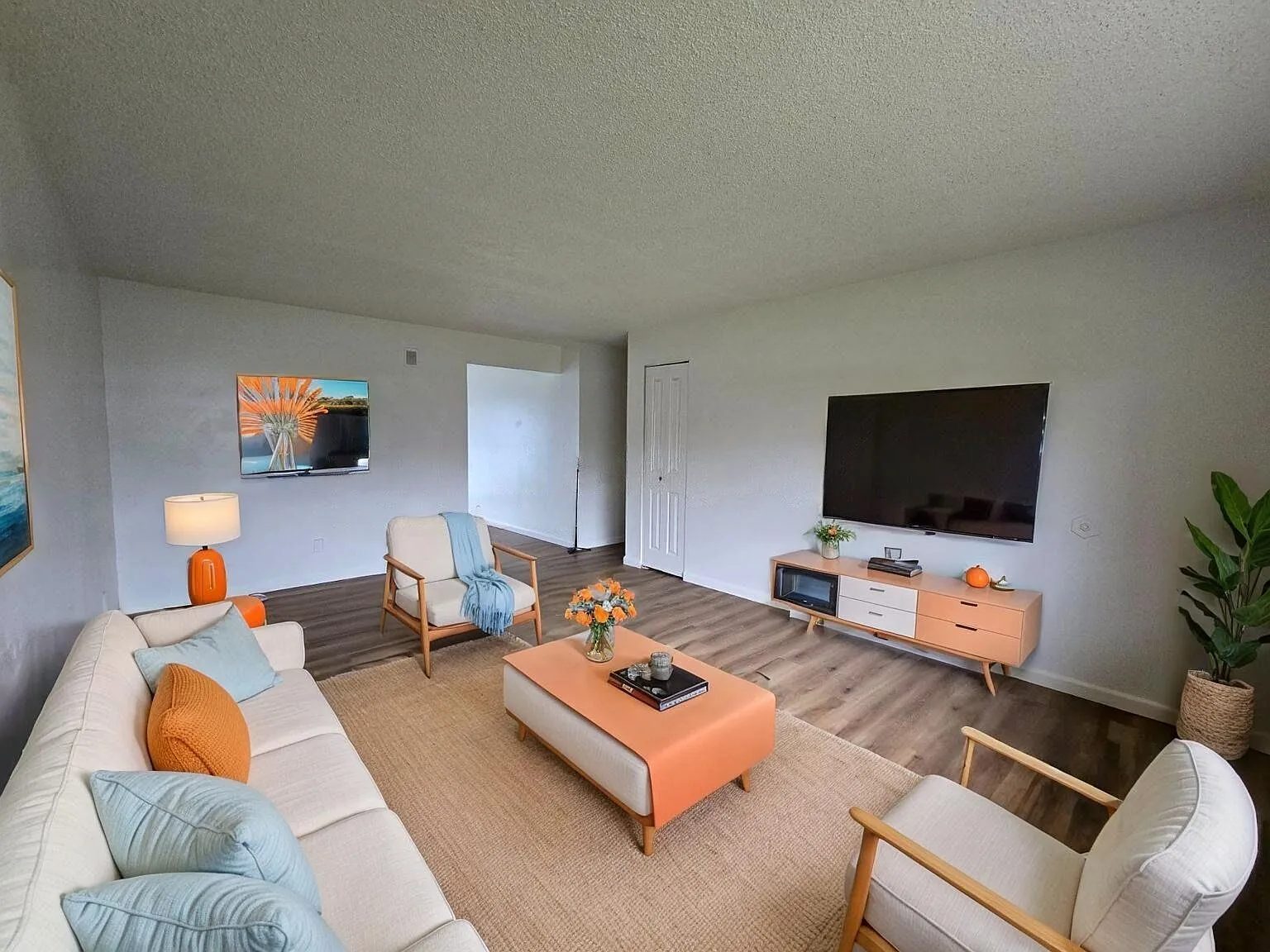 2 bed, 1.0 bath, 900 sqft, $1,250 — Photo 1
