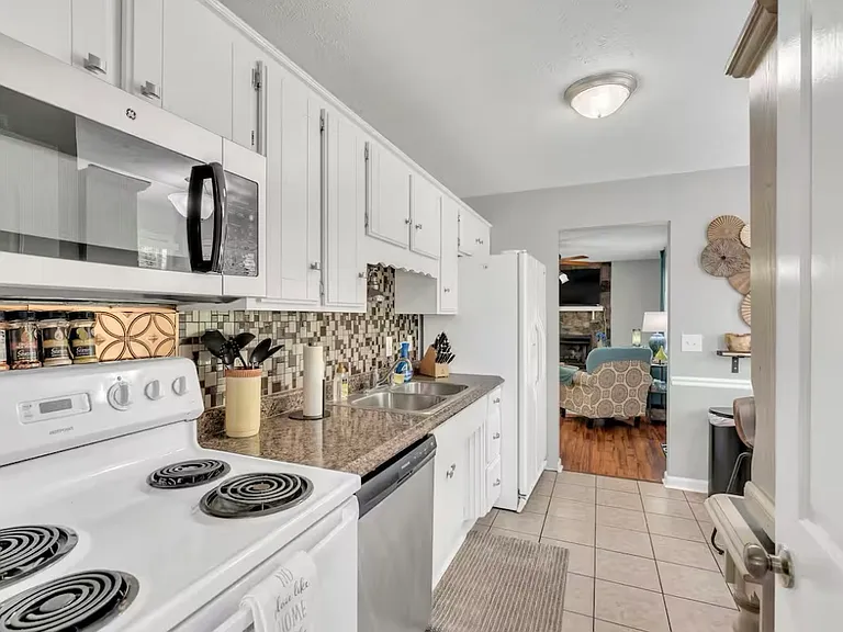 311 Elizabeth Ct — Photo 17