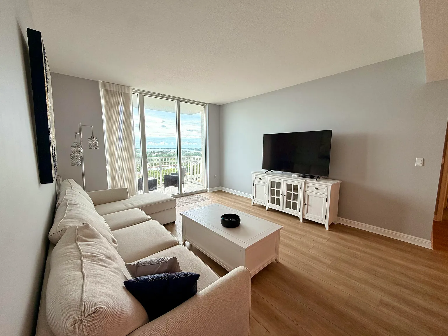 2 bed, 2.0 bath, 1185 sqft, $3,200 — Photo 4