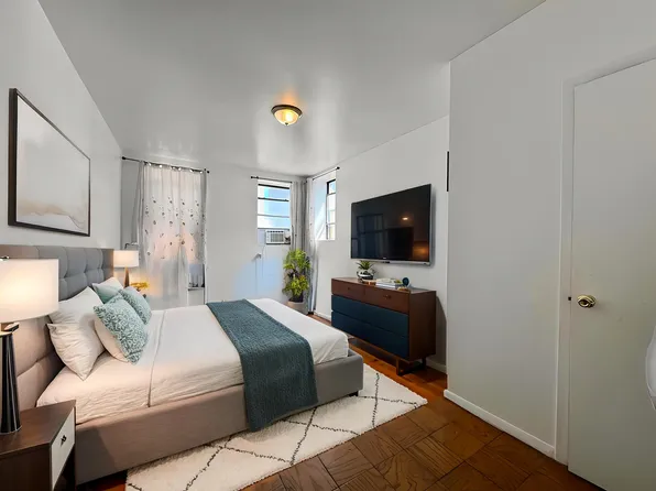 301 E 110th St, New York, NY