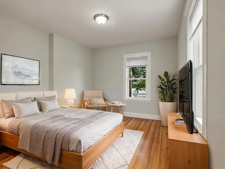 18 Peverell St #3 — Photo 2