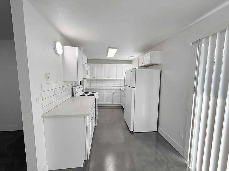 17910 SE Division St #4 — Photo 7