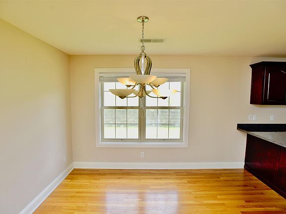 4th image of 222 Savanna Dr