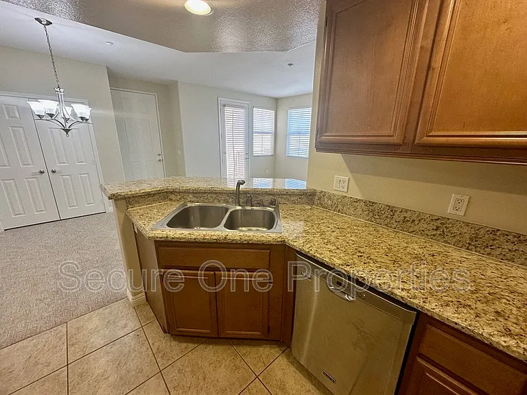 208 Riverdale Ct #715 — Photo 8