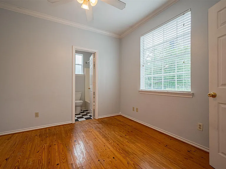 1111 Banks St #6 — Photo 7