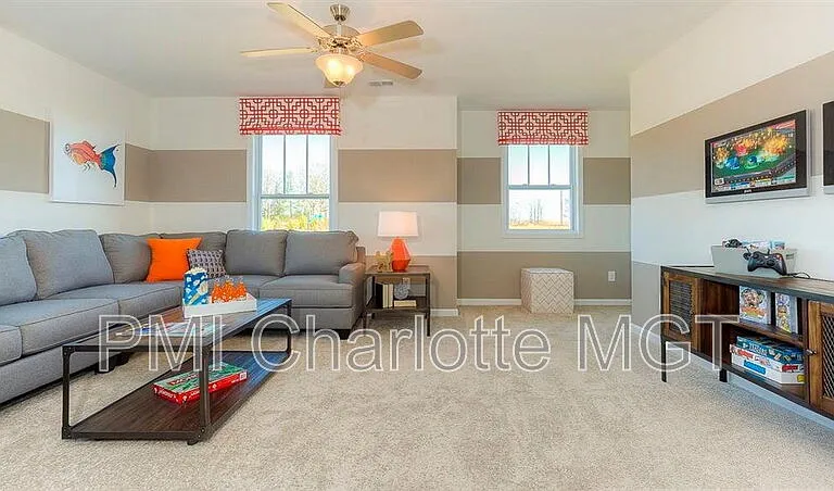 1120 Walbury Hl — Photo 34