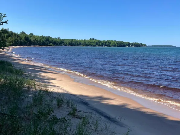 N8388 Reindeer Run Rd, Munising, MI 49862