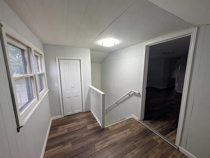 1103 E Main St — Photo 2