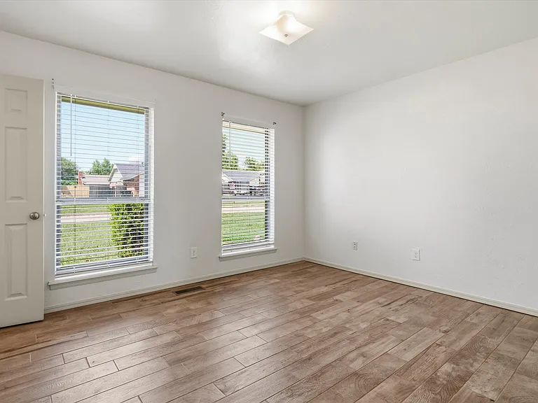 616 SW 23rd St — Photo 16