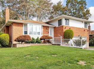 53 Shelter Hill Rd, Plainview, NY 11803