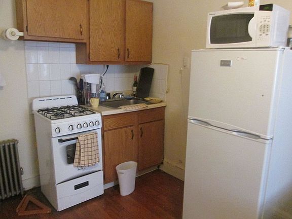 4th image of 428 E 66th St #2B