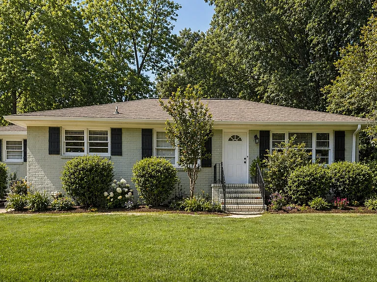 129 Westover Dr — Photo 1
