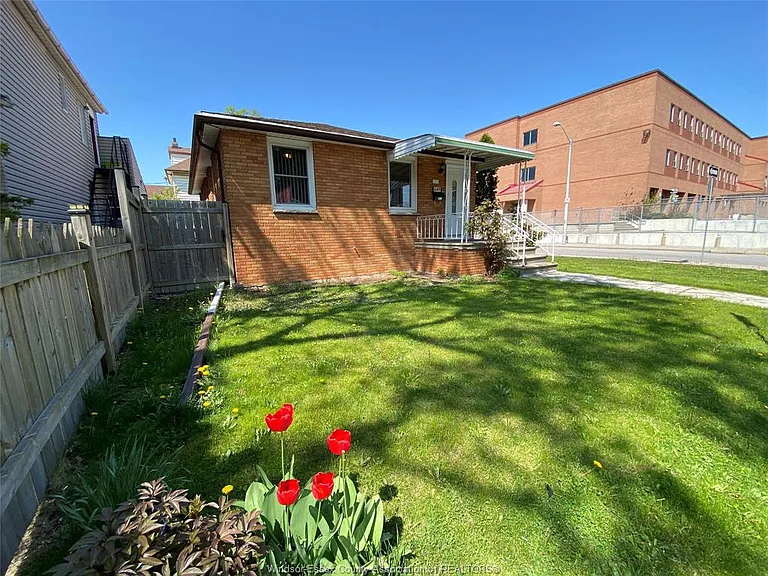 849 Dougall Ave #LOWER — Photo 1