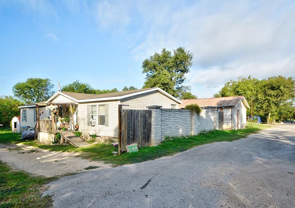 1st image of 307 Louis Dr W
