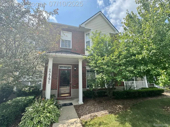 17791 Windflower Dr, Southfield, MI 48076