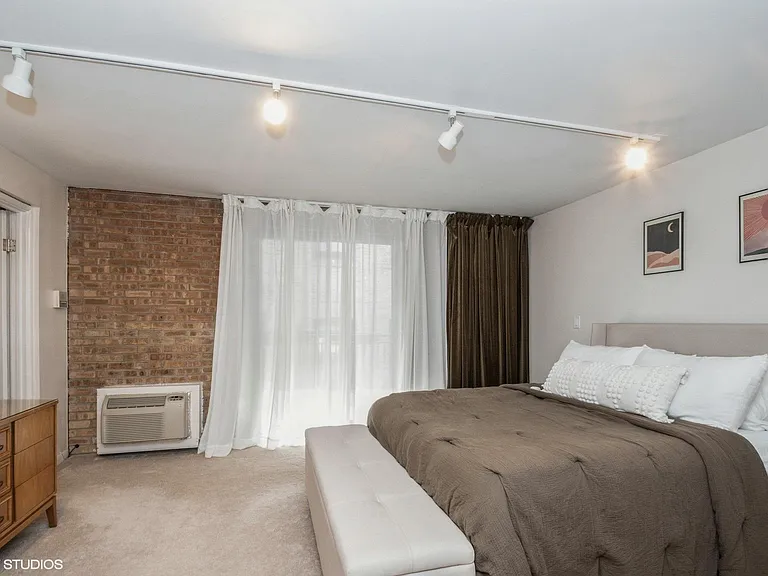 3732 N Pine Grove Ave #2BC — Photo 6