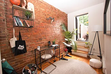 Rented by R New York