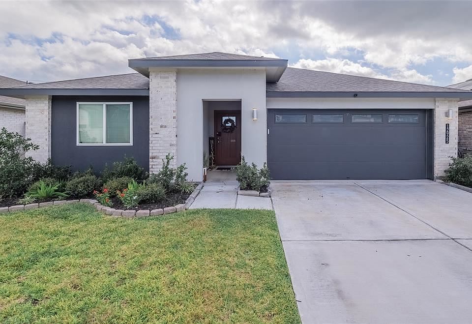 1st image of 12925 Ocean Breeze Ln