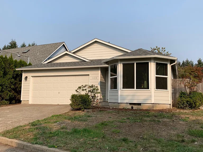 1135 NE Conser Pl — Photo 1