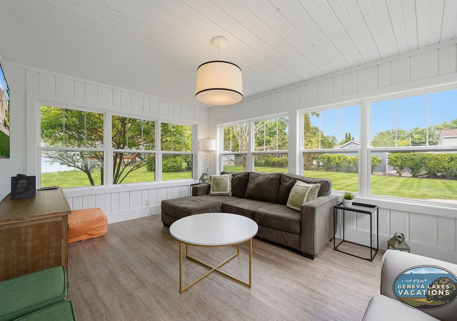 Charming Fontana Cottage Near the Lake Available for Monthly & Mid-Term Rentals — Photo 4