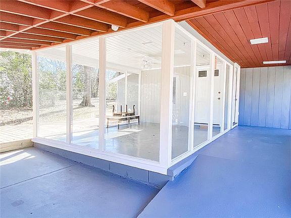 5th image of 4306 Iris Dr