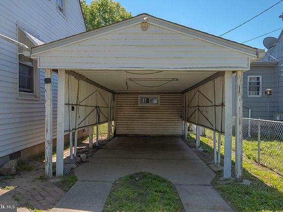 3rd image of 18 Avenal Rd