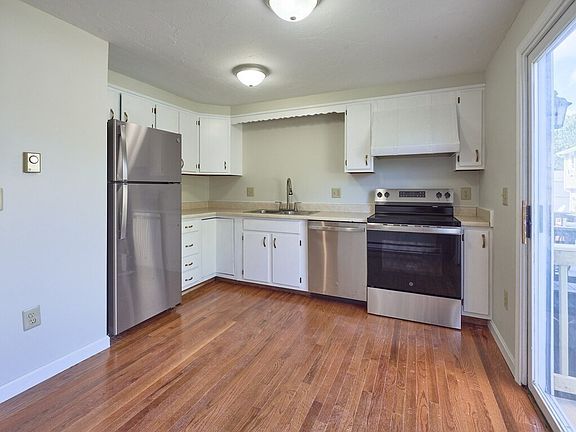 5th image of 270 Sunderland Rd APT 40